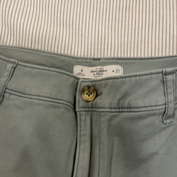 ABERCROMBIE & FITCH: white shorts x 2 - Picture 7 of 7